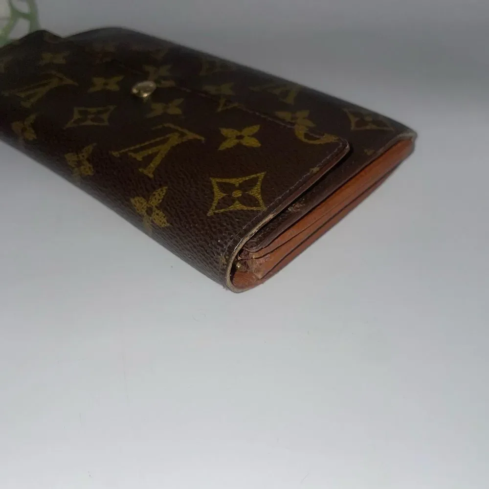 Authentic! 💥 Louis Vuitton Monogram Sarah Clutch Wallet